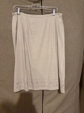 Sag Harbor Light Beige Midi Skirt with Embroidered Hem